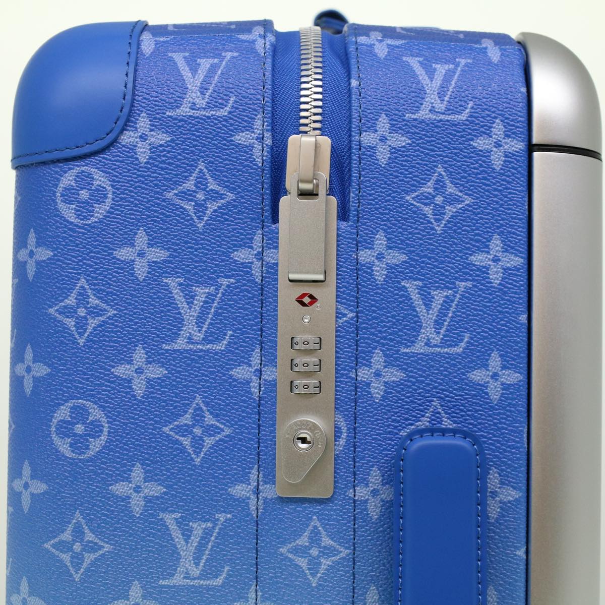 LOUIS VUITTON Monogram Clouds Horizon 55 Suitcase Blue M20411 LV Auth ki3461A