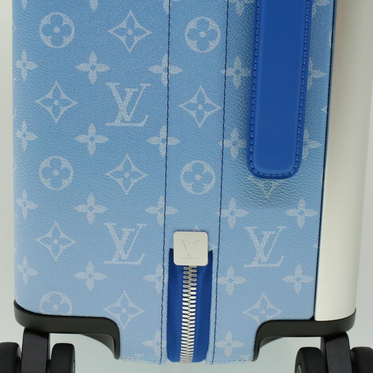 LOUIS VUITTON Monogram Clouds Horizon 55 Suitcase Blue M20411 LV Auth ki3461A