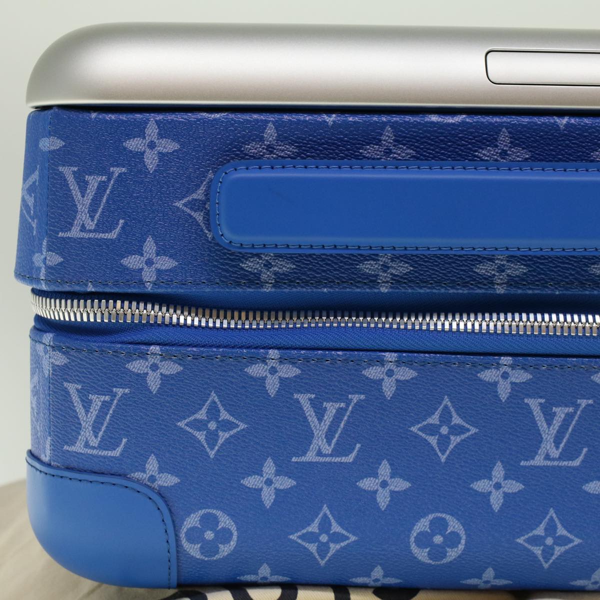 LOUIS VUITTON Monogram Clouds Horizon 55 Suitcase Blue M20411 LV Auth ki3461A