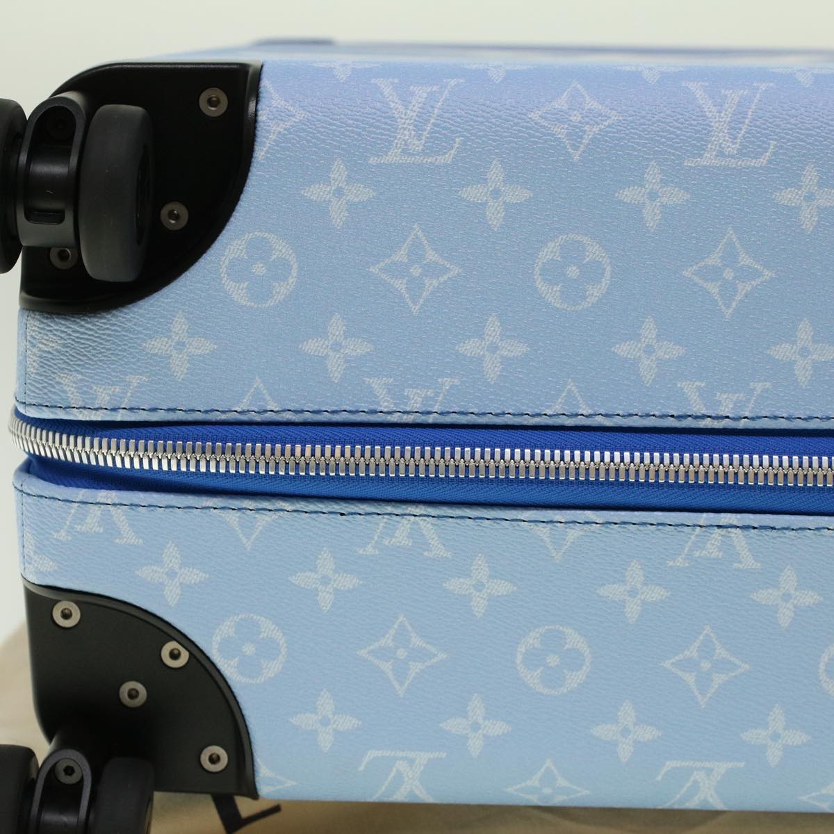 LOUIS VUITTON Monogram Clouds Horizon 55 Suitcase Blue M20411 LV Auth ki3461A