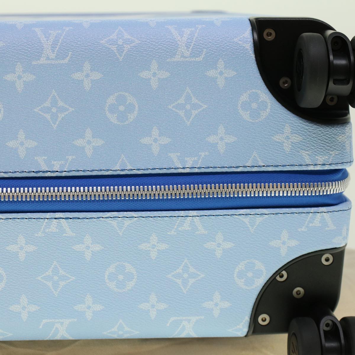 LOUIS VUITTON Monogram Clouds Horizon 55 Suitcase Blue M20411 LV Auth ki3461A