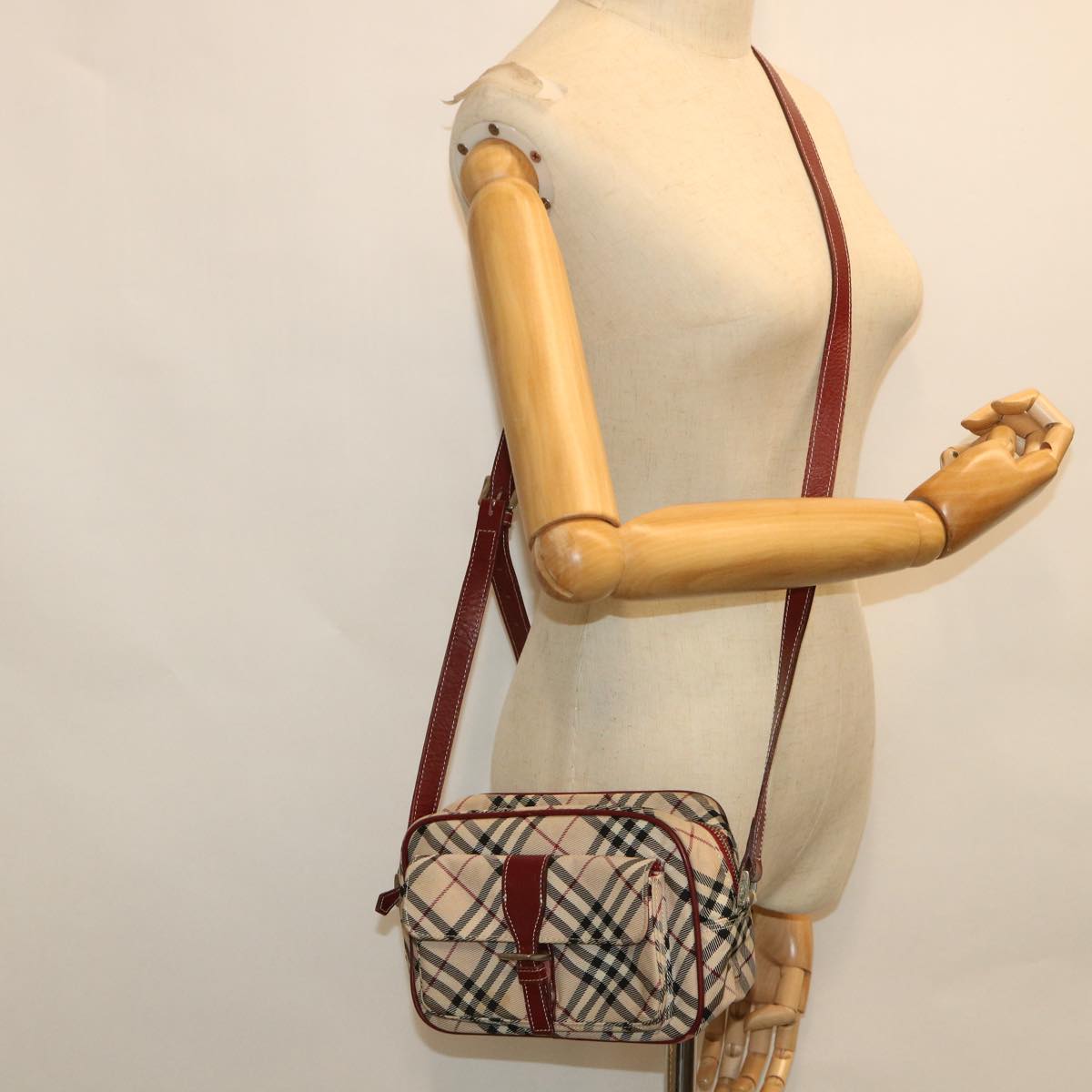 BURBERRY Nova Check Shoulder Bag Nylon Leather Beige Red Auth ki3517