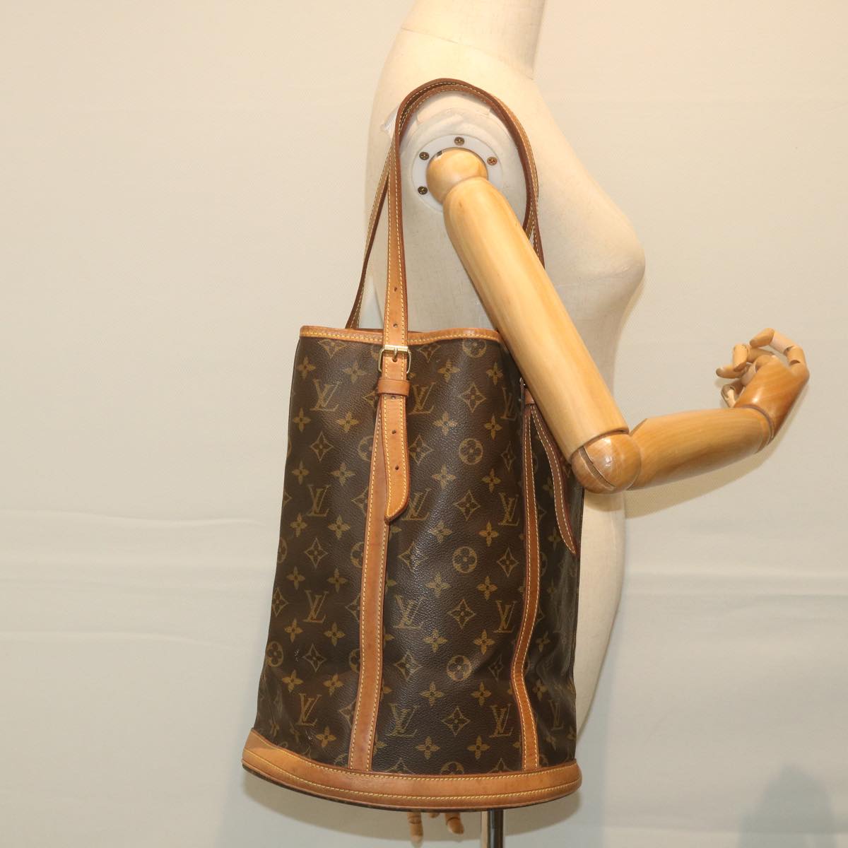 LOUIS VUITTON Monogram Bucket GM Shoulder Bag M42236 LV Auth ki3655