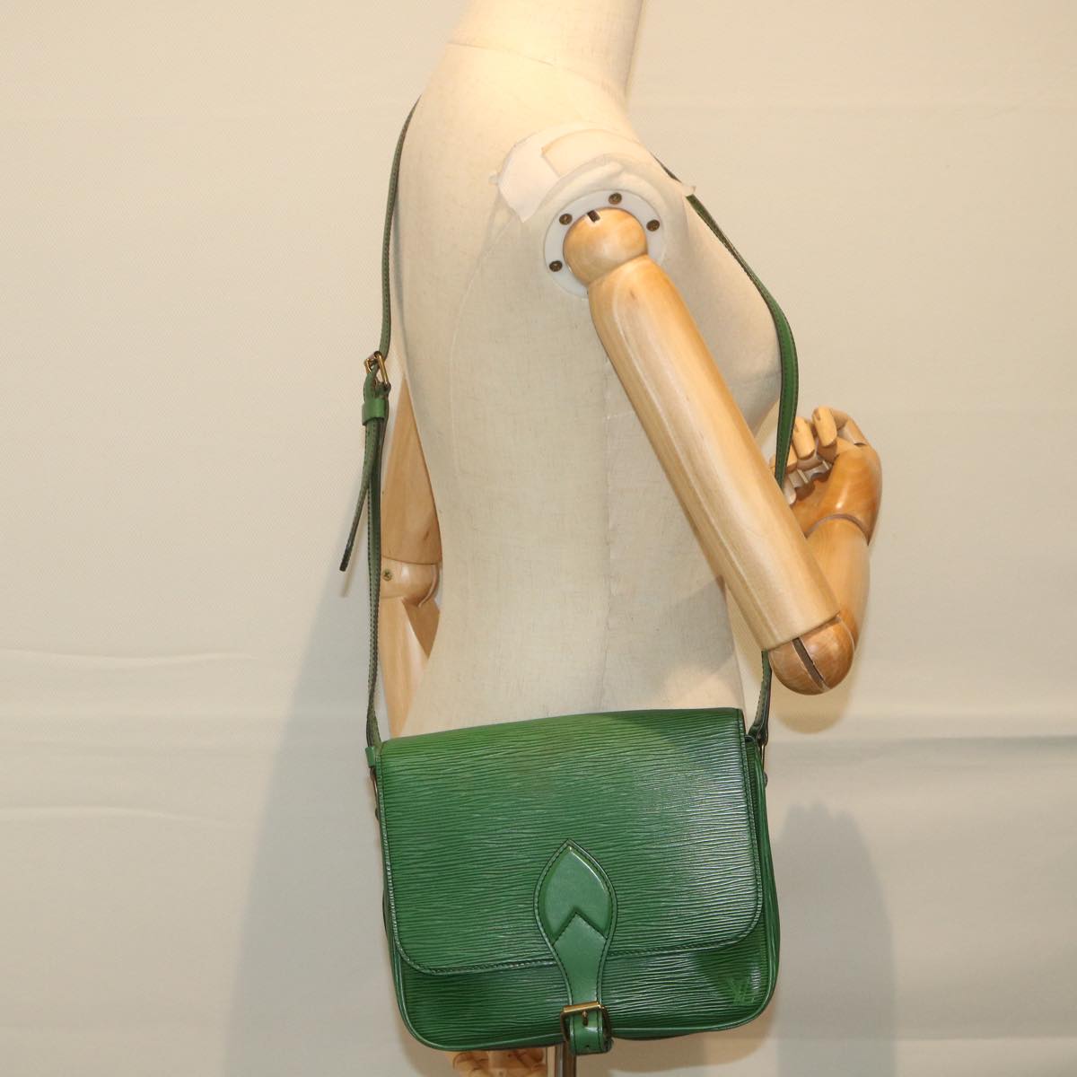 LOUIS VUITTON Epi Cartouchiere MM Shoulder Bag Green M52244 LV Auth ki3797