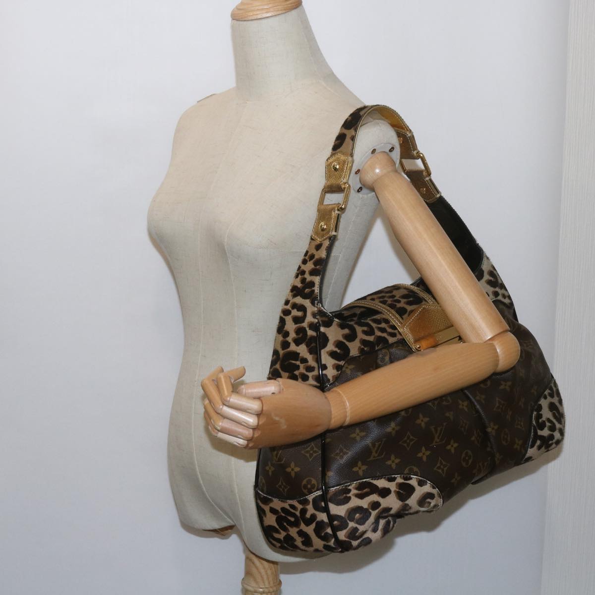 LOUIS VUITTON Monogram Leopard Polly Shoulder Bag M95282 LV Auth ki3824