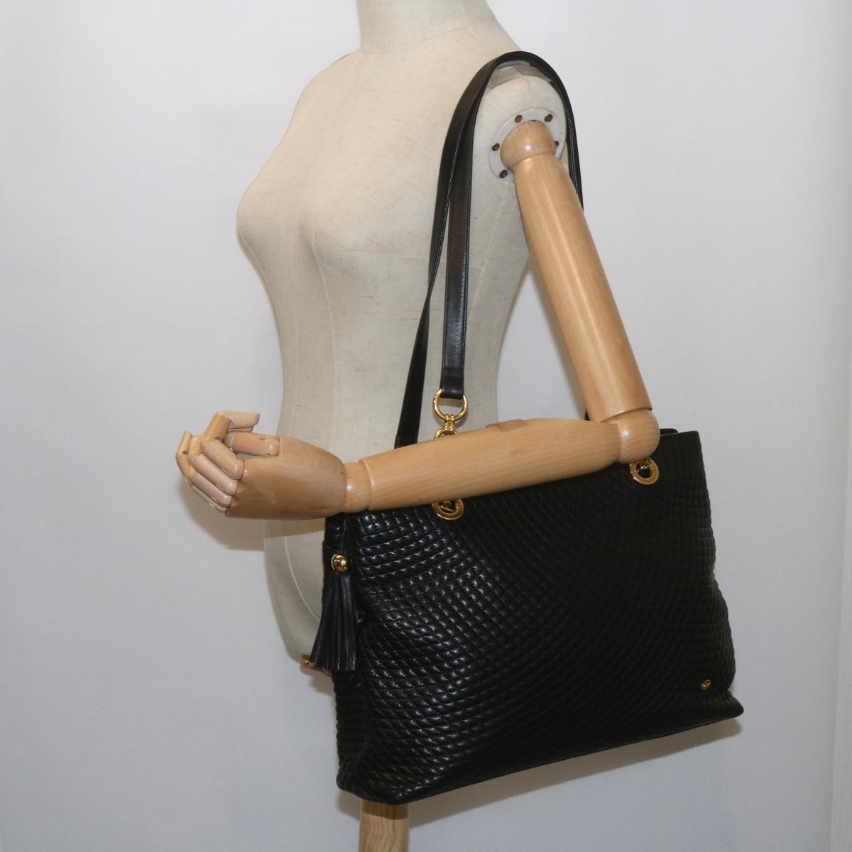 BALLY Matelasse Shoulder Bag Leather Black Auth ki3829