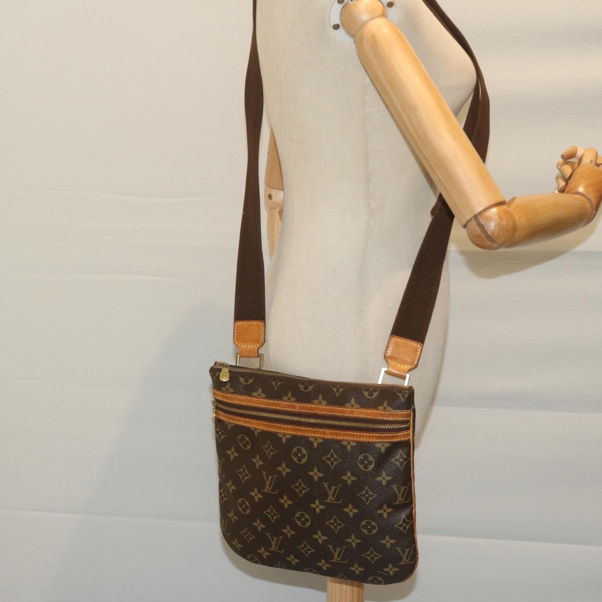 LOUIS VUITTON Monogram Pochette Bosphore Shoulder Bag M40044 LV Auth ki3914