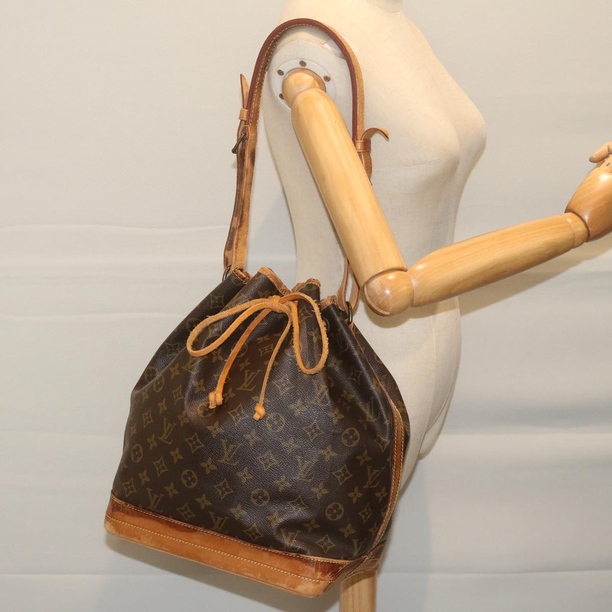 LOUIS VUITTON Monogram Noe Shoulder Bag M42224 LV Auth ki3968