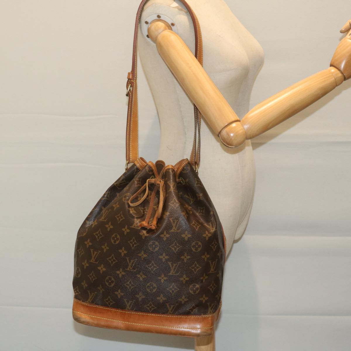 LOUIS VUITTON Monogram Noe Shoulder Bag M42224 LV Auth ki4029