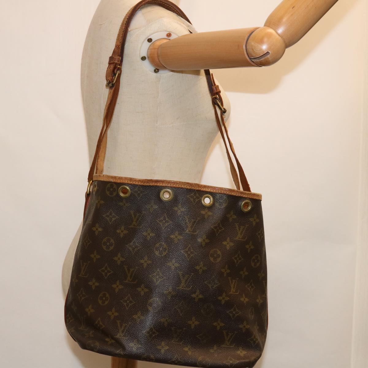 LOUIS VUITTON Monogram Petit Noe Shoulder Bag M42226 LV Auth ki4070