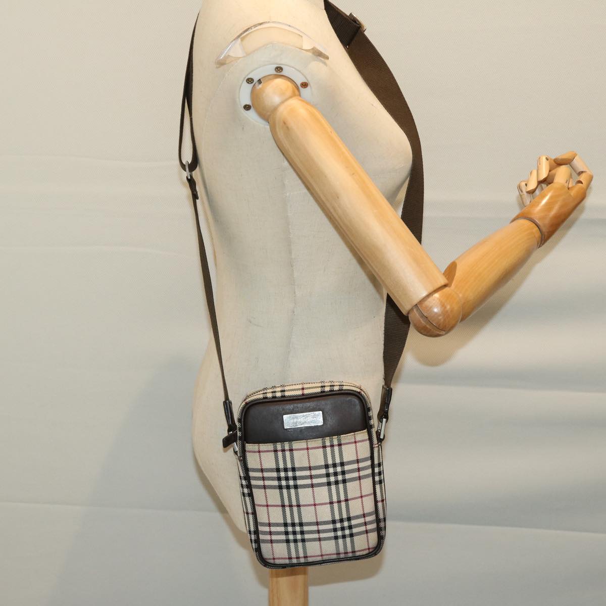 BURBERRY Nova Check Shoulder Bag Nylon Beige Auth ki4085