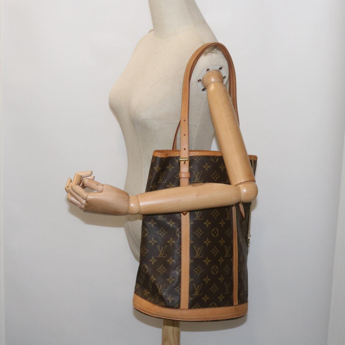 LOUIS VUITTON Monogram Bucket GM Shoulder Bag M42236 LV Auth ki4142