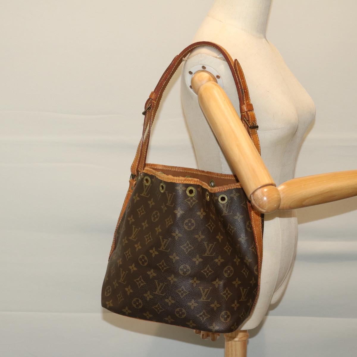 LOUIS VUITTON Monogram Petit Noe Shoulder Bag M42226 LV Auth ki4143