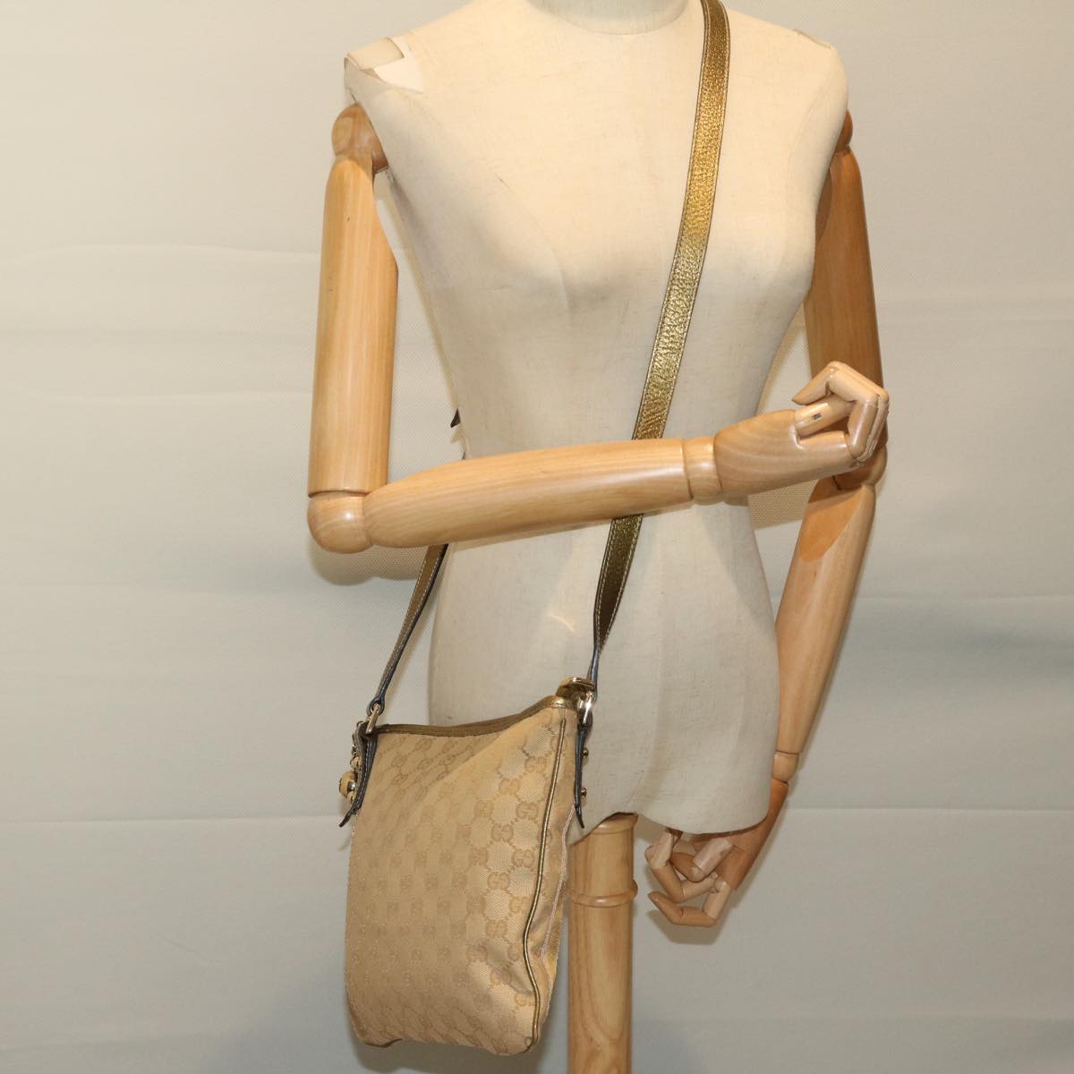 GUCCI GG Canvas Sherry Line Shoulder Bag Beige Pink gold 144388 Auth ki4144