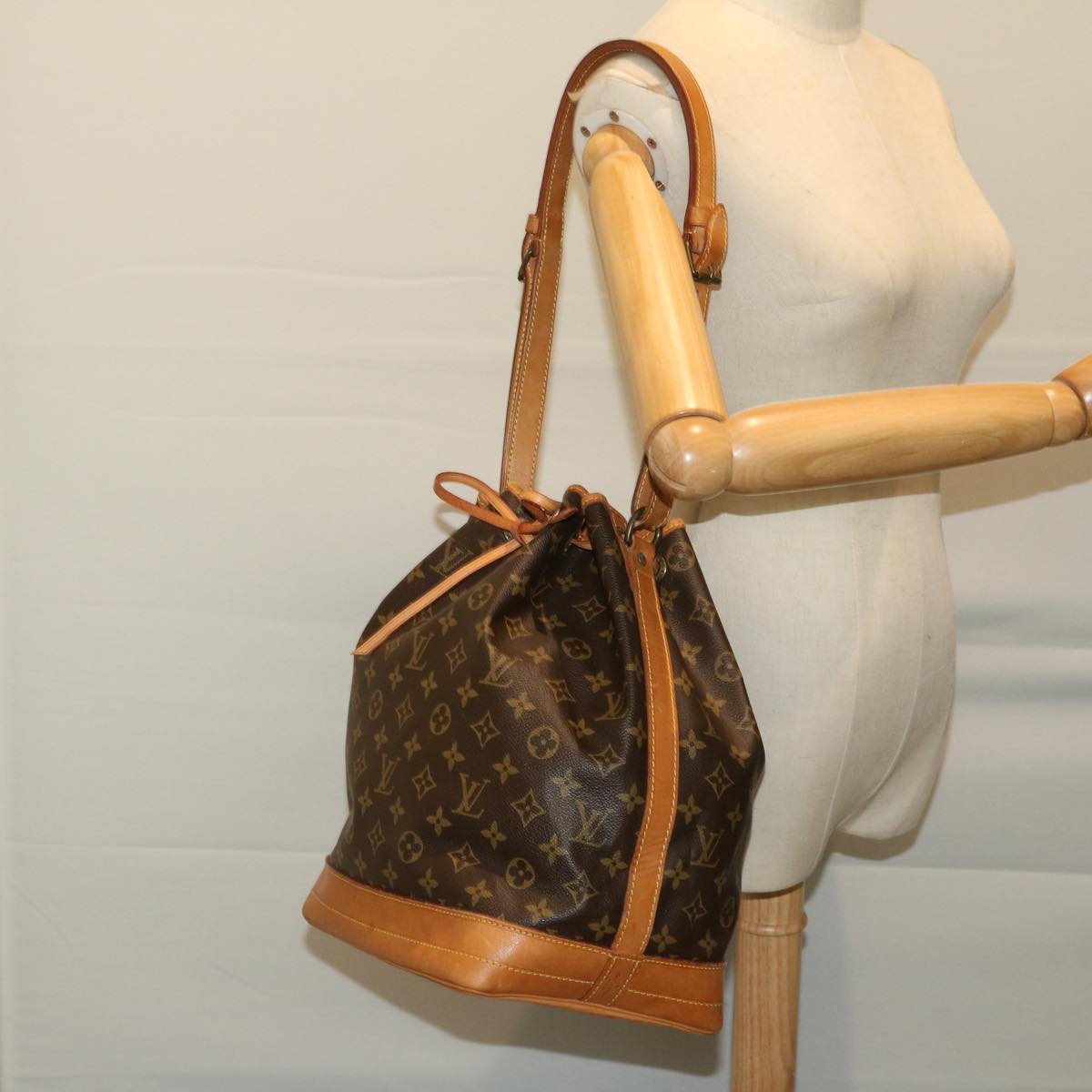 LOUIS VUITTON Monogram Noe Shoulder Bag M42224 LV Auth ki4184