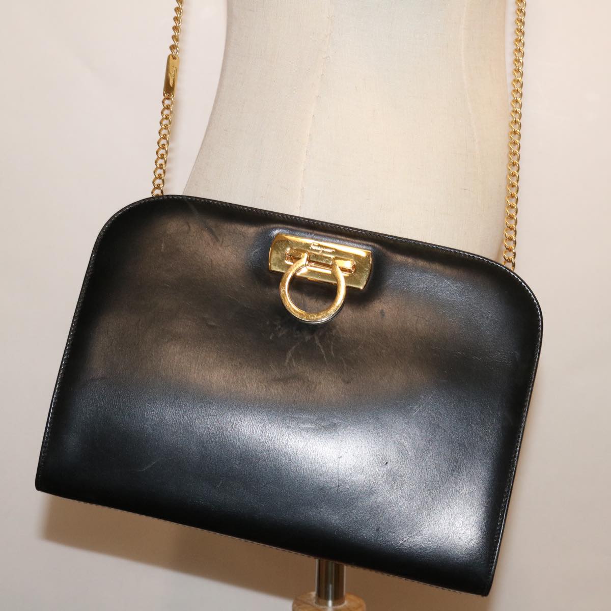 Salvatore Ferragamo Gancini Chain Shoulder Bag Leather Black Auth ki4289