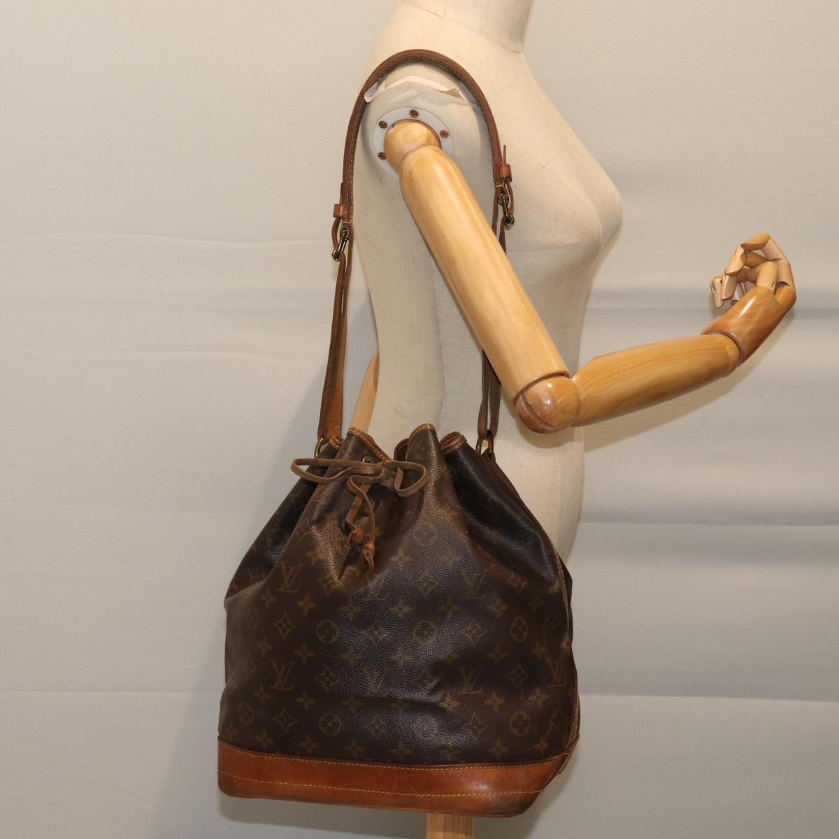 LOUIS VUITTON Monogram Noe Shoulder Bag M42224 LV Auth ki4329