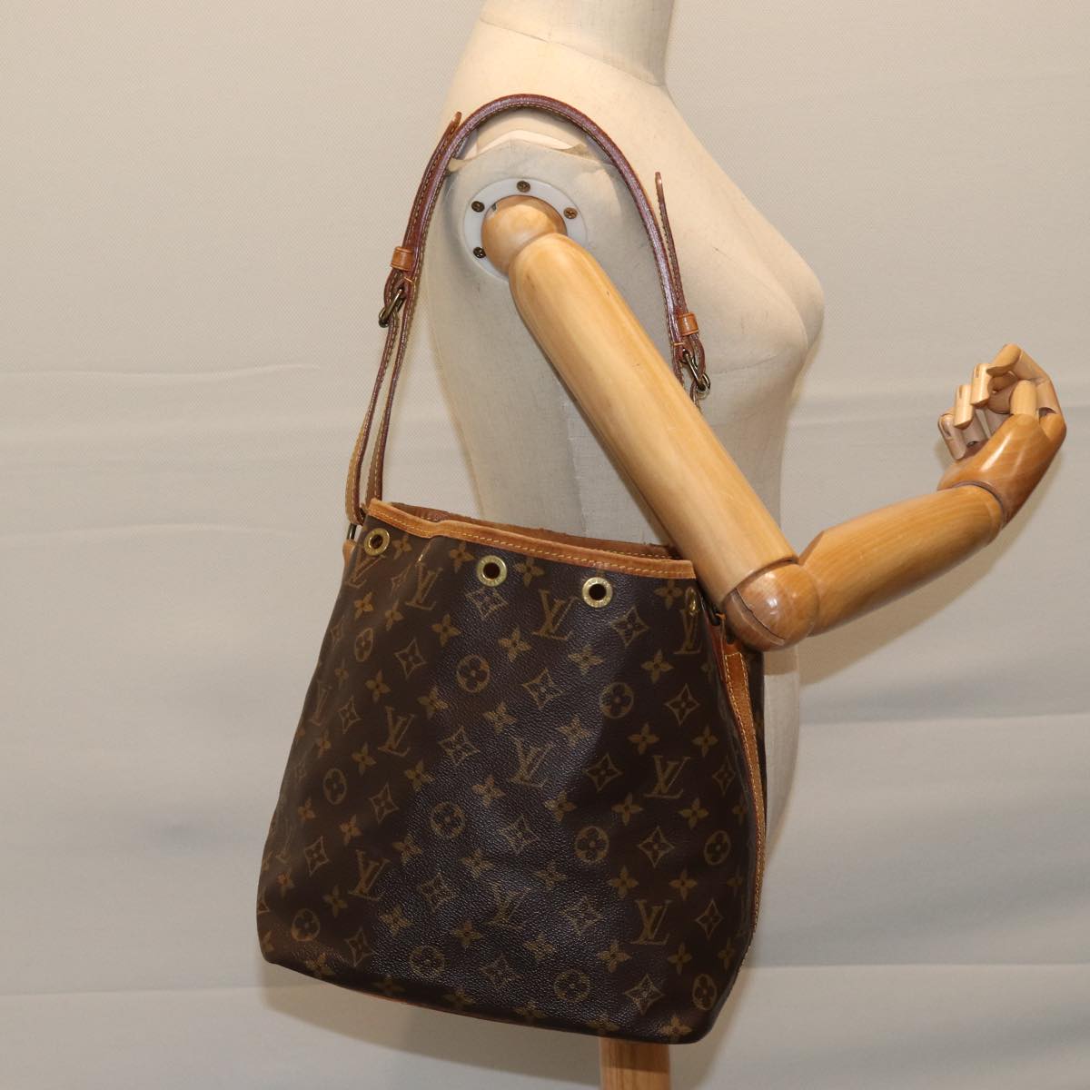 LOUIS VUITTON Monogram Petit Noe Shoulder Bag M42226 LV Auth ki4390