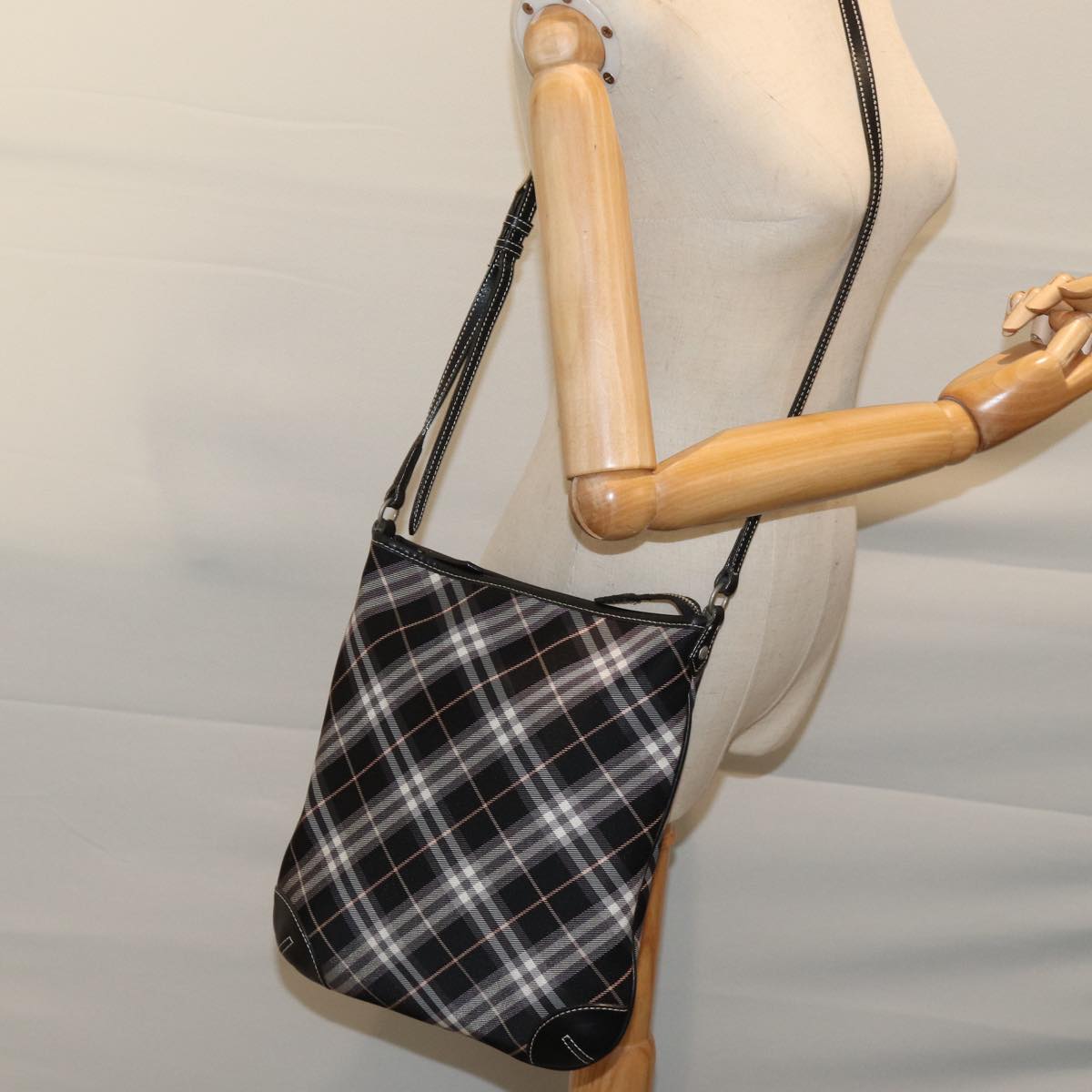 BURBERRY Nova Check Blue Label Shoulder Bag Canvas Black Auth ki4402