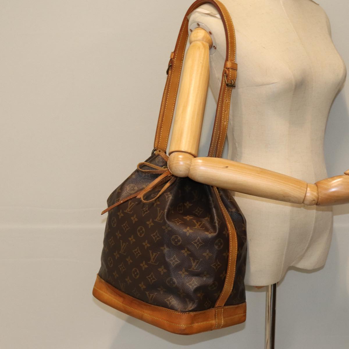 LOUIS VUITTON Monogram Noe Shoulder Bag M42224 LV Auth ki4499