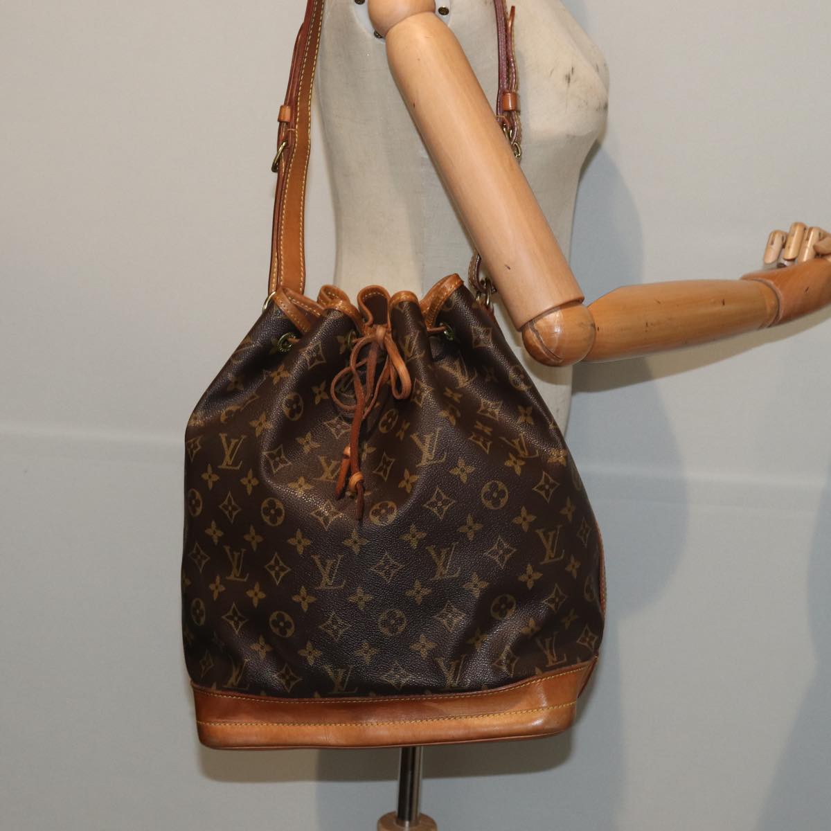 LOUIS VUITTON Monogram Noe Shoulder Bag M42224 LV Auth ki4606