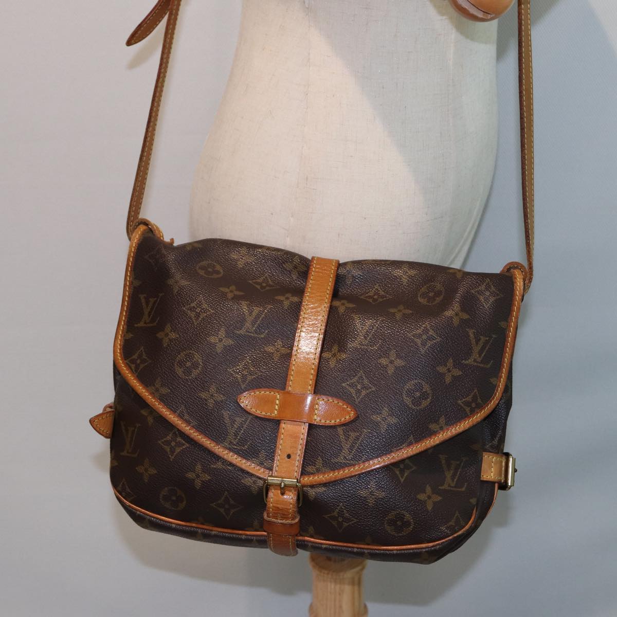 LOUIS VUITTON Monogram Saumur 30 Shoulder Bag M42256 LV Auth ki4607