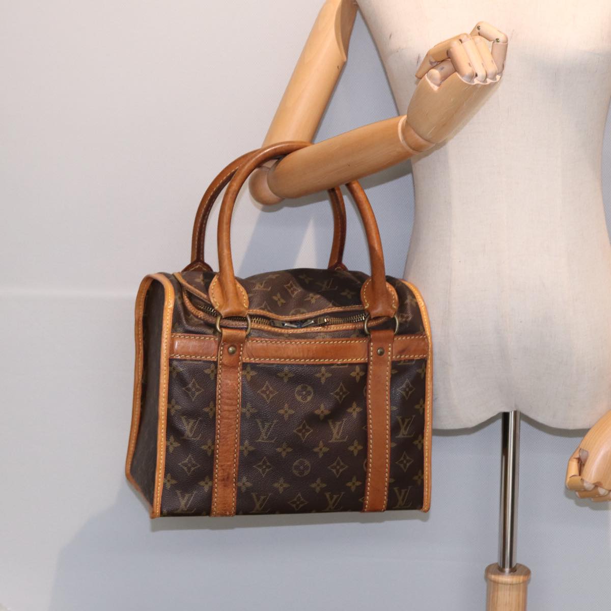 LOUIS VUITTON Monogram Sac Shan 30 Pet Carry M42024 LV Auth ki4786