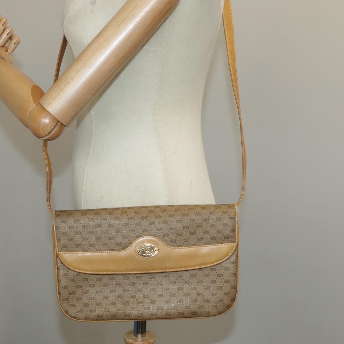 GUCCI Micro GG Supreme Shoulder Bag PVC Beige Gold 004 106 0024 Auth ki5097