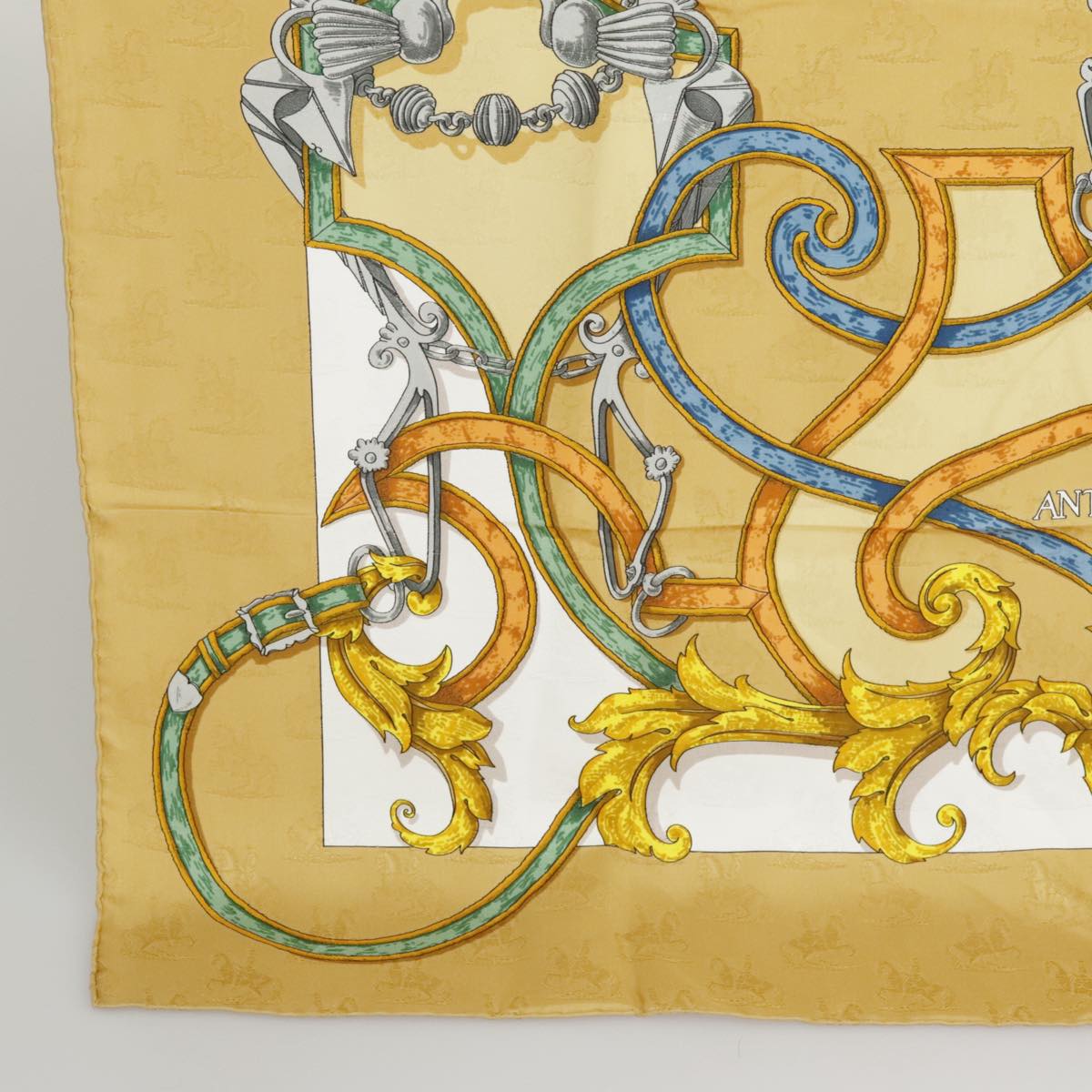 HERMES Carre 90 Scarf ""L’INSTRVCTION DV ROY"" Silk Beige Auth ki5112