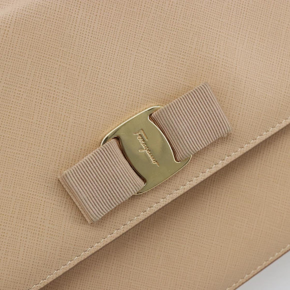 Salvatore Ferragamo Chain Shoulder Bag Leather Beige Gold Auth ki6669V