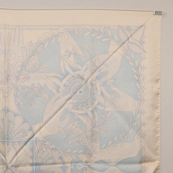 HERMES Carre 90 Scarf Silk Beige Light Blue ""Les chants du Henna"" Auth ki6863M