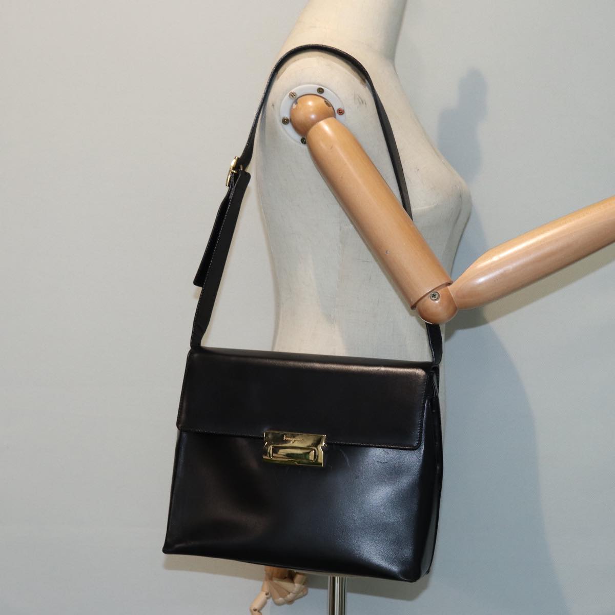 Salvatore Ferragamo Shoulder Bag Leather Black Gold Auth KK289