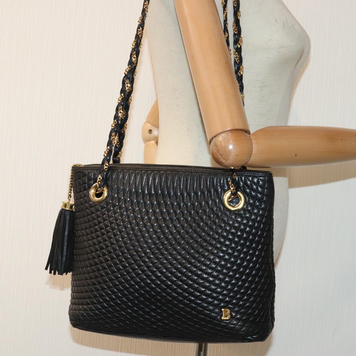 BALLY Quilted Chain Shoulder Bag Leather Black Gold Auth kk340