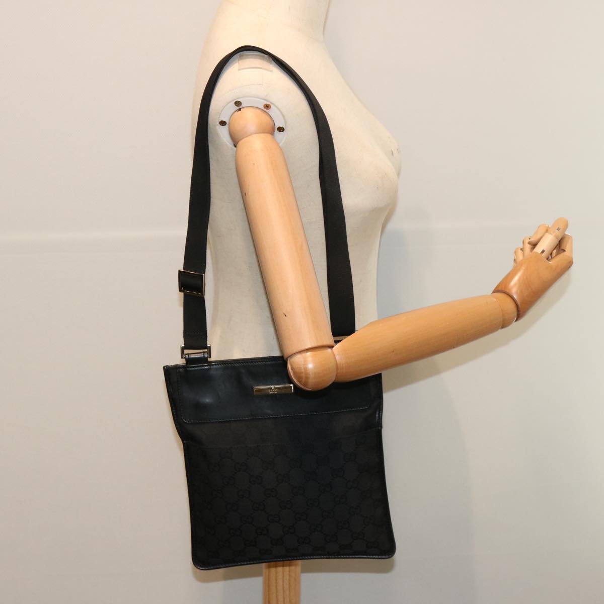 GUCCI GG Canvas Shoulder Bag Black 27639 Auth mr074