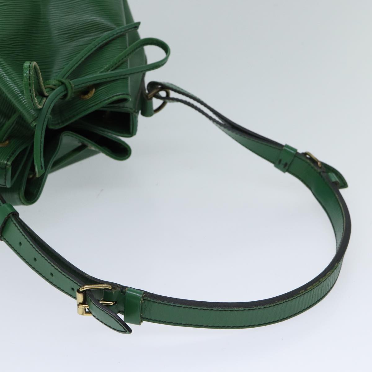 LOUIS VUITTON Epi Noe Shoulder Bag Green M44004 LV Auth mr145