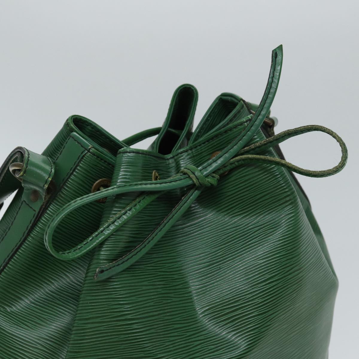 LOUIS VUITTON Epi Noe Shoulder Bag Green M44004 LV Auth mr145