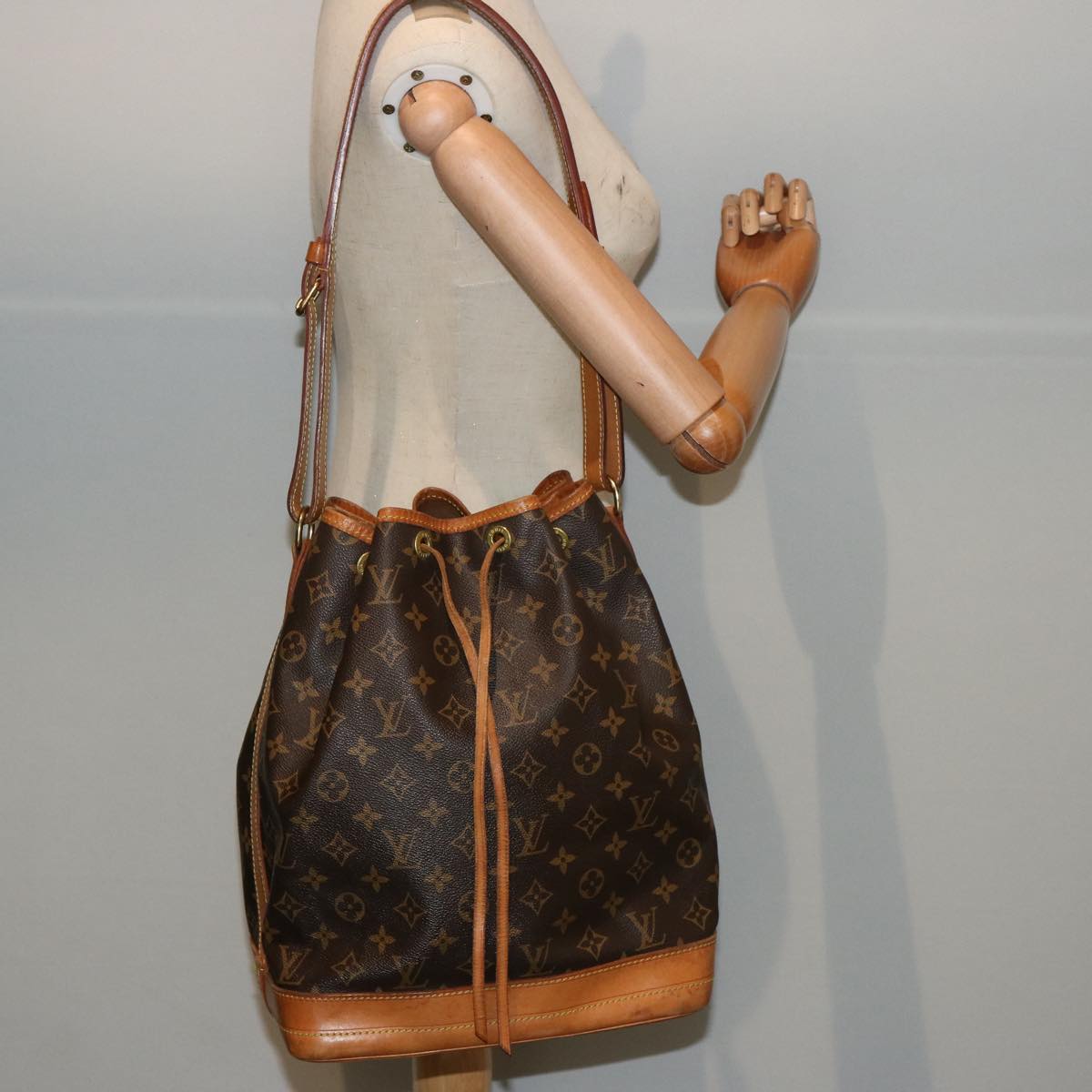 LOUIS VUITTON Monogram Noe Shoulder Bag M42224 LV Auth mr173