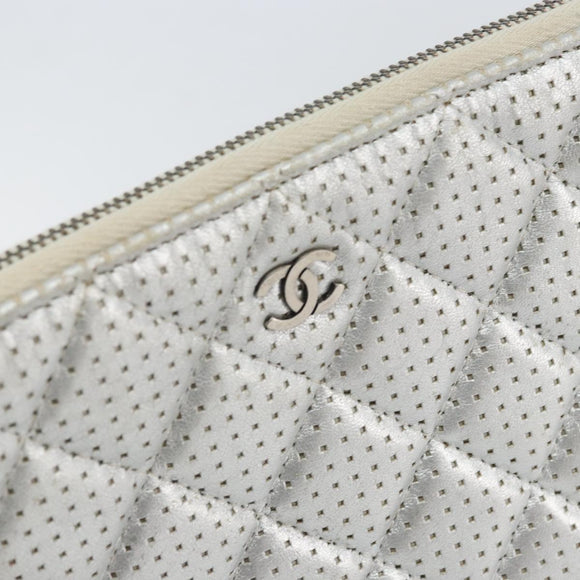 CHANEL Matelasse Punching Clutch Bag Leather Silver CC Auth mr1986