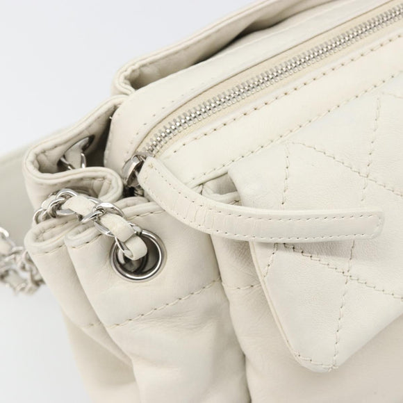 CHANEL Matelasse Chain Shoulder Bag Caviar Skin White Silver CC Auth mr2505