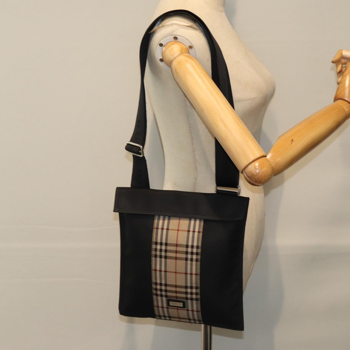 BURBERRY Nova Check Shoulder Bag Nylon Beige Black Auth mr272