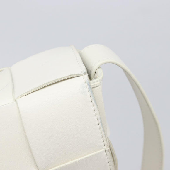 BOTTEGA VENETA MAXI INTRECCIATO Cassette Bag Leather White Silver Auth mr2874V