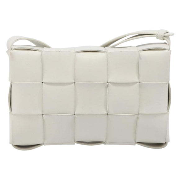 BOTTEGA VENETA MAXI INTRECCIATO Cassette Bag Leather White Silver Auth mr2874V