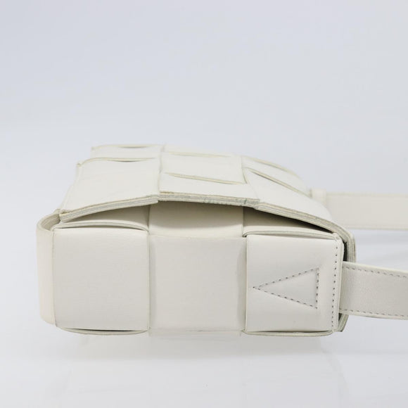 BOTTEGA VENETA MAXI INTRECCIATO Cassette Bag Leather White Silver Auth mr2874V