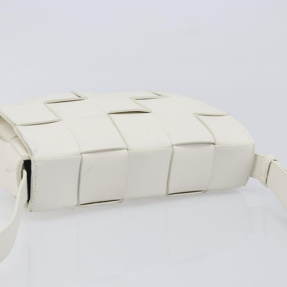 BOTTEGA VENETA MAXI INTRECCIATO Cassette Bag Leather White Silver Auth mr2874V