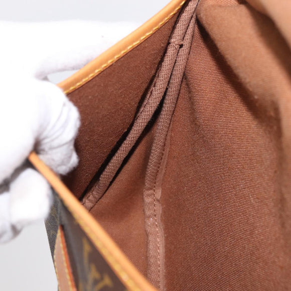 LOUIS VUITTON Monogram Saumur 30 Shoulder Bag M42256 LV Auth mr3006V