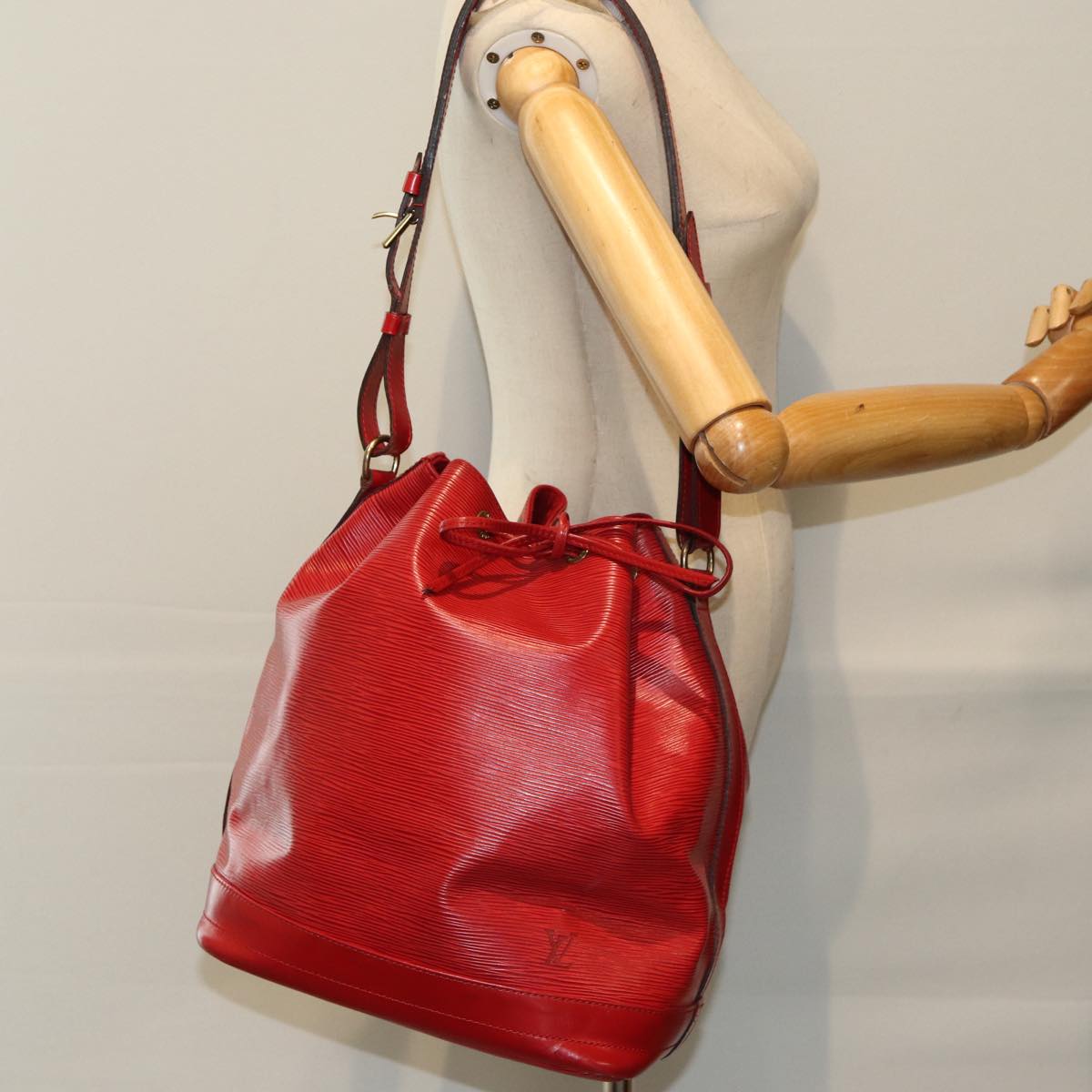 LOUIS VUITTON Epi Noe Shoulder Bag Red M44007 LV Auth mr323