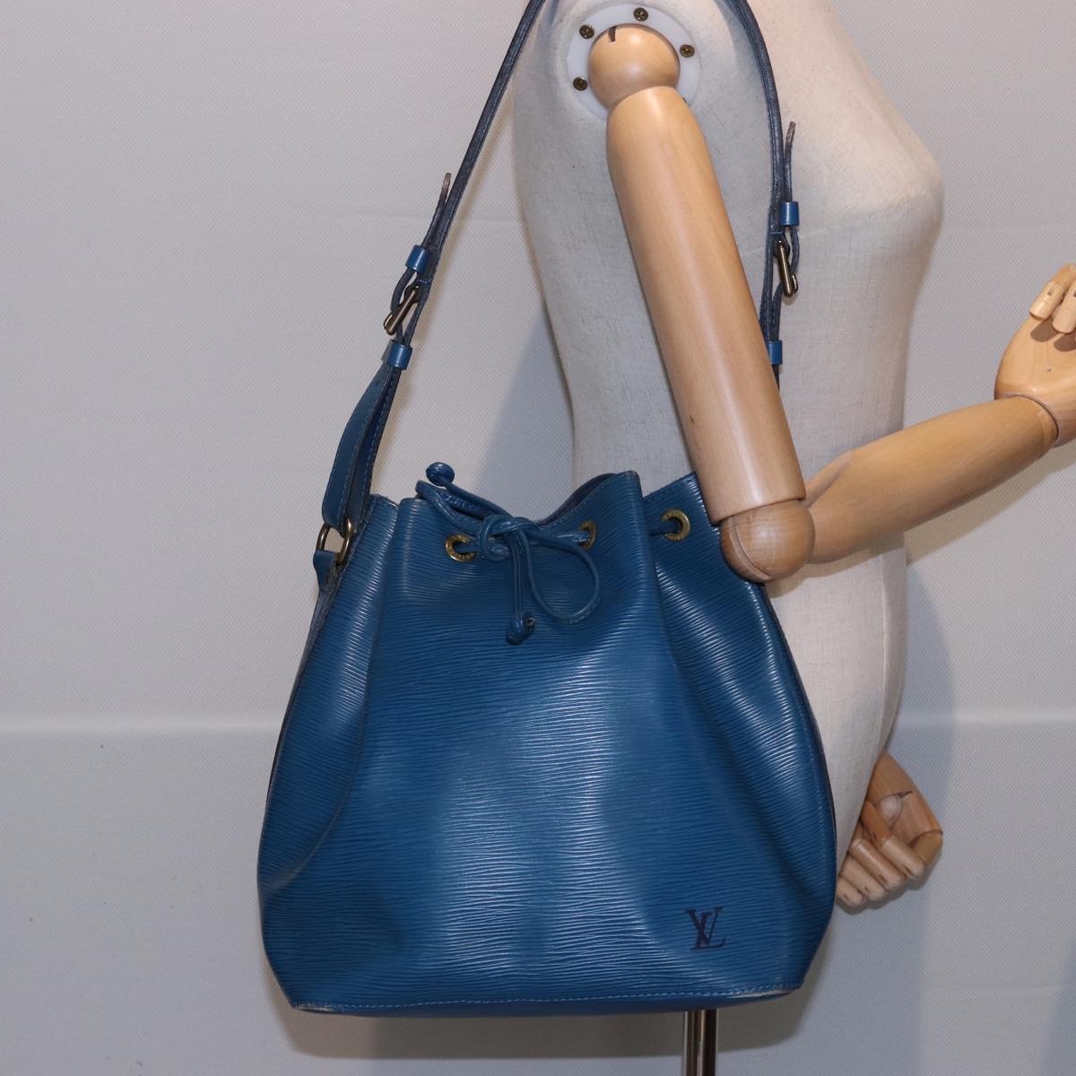 LOUIS VUITTON Epi Petit Noe Shoulder Bag Blue M44105 LV Auth mr325