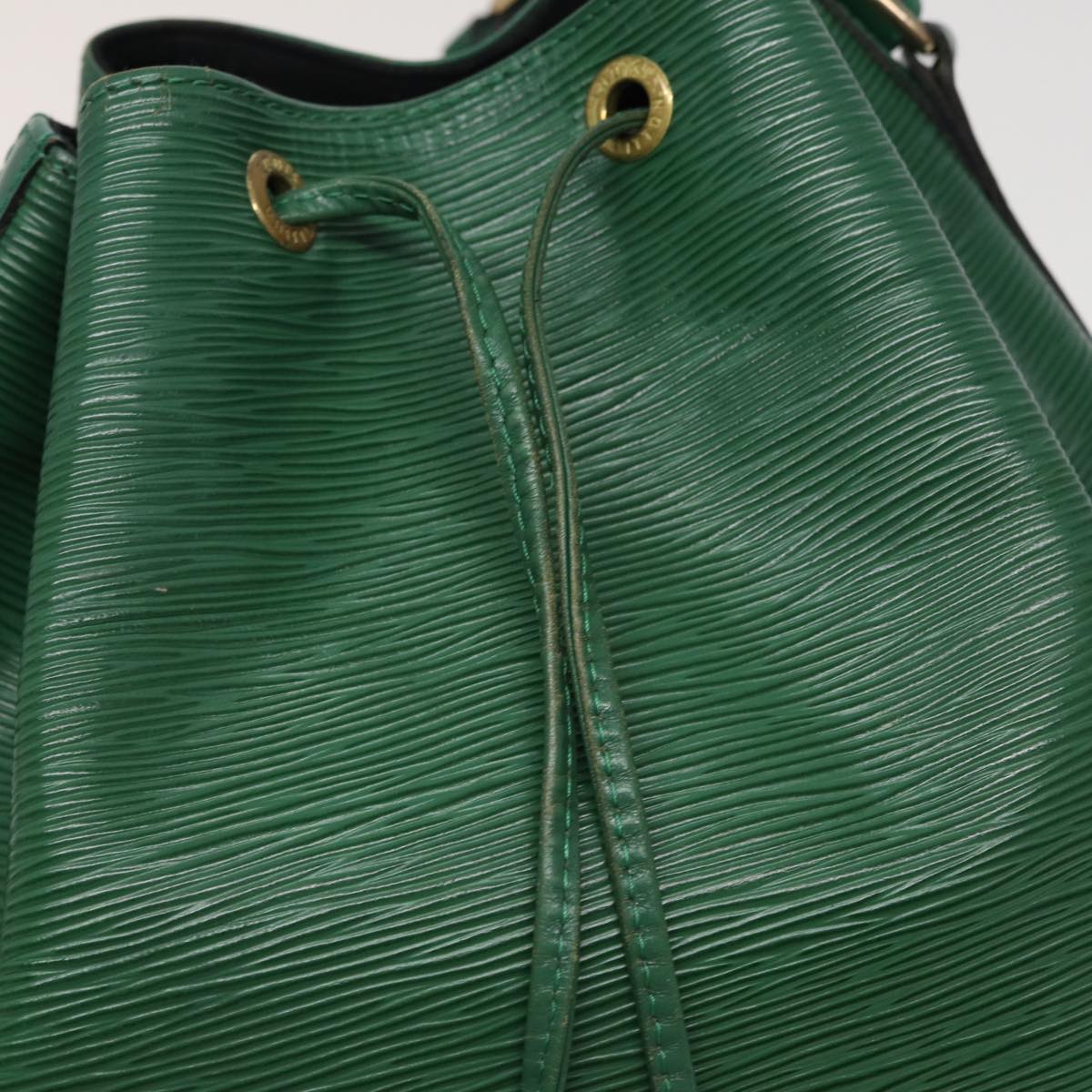 LOUIS VUITTON Epi Petit Noe Shoulder Bag Green M44104 LV Auth mr336