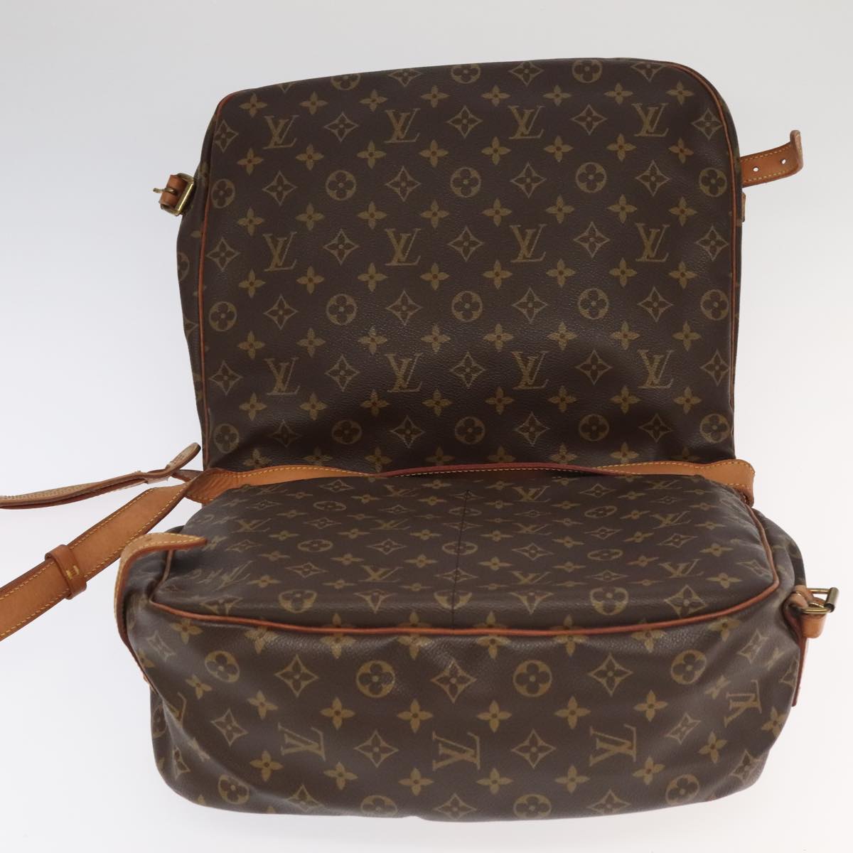 LOUIS VUITTON Monogram Saumur 35 Shoulder Bag M42254 LV Auth mr547