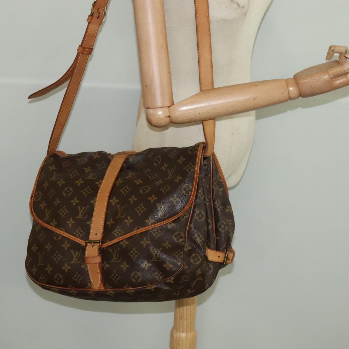 LOUIS VUITTON Monogram Saumur 35 Shoulder Bag M42254 LV Auth mr547